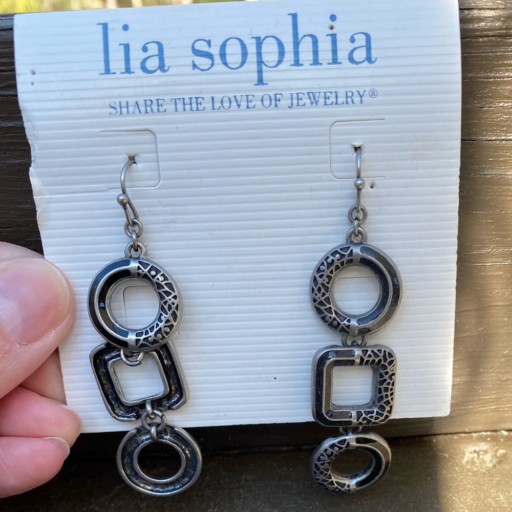 Lia Sophia dangle earrings!